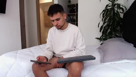 Aron Santoro online show from April 2026 02:32:01 PM