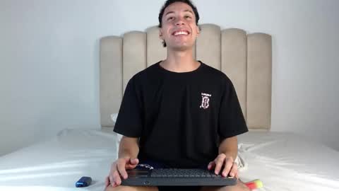 aron cooper online show from November 2025 03:16:02 AM