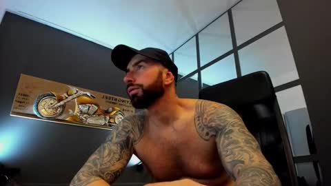 Snapshot of arongrant chatting on December 2024 07:36:01 AM AronGrant online show from December 2024 07:36:01 AM