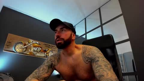 Snapshot of arongrant chatting on December 2024 10:50:01 AM AronGrant online show from December 2024 10:50:01 AM