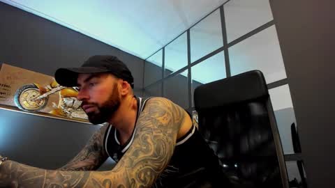 Snapshot of arongrant chatting on December 2024 08:38:02 AM AronGrant online show from December 2024 08:38:02 AM