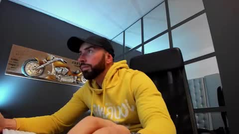 Snapshot of arongrant chatting on December 2024 11:55:01 AM AronGrant online show from December 2024 11:55:01 AM