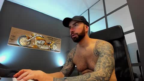 Snapshot of arongrant chatting on December 2024 07:39:02 AM AronGrant online show from December 2024 07:39:02 AM