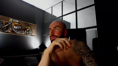 Snapshot of arongrant chatting on December 2024 10:46:02 AM AronGrant online show from December 2024 10:46:02 AM