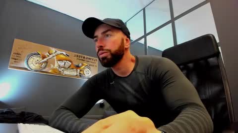 Snapshot of arongrant chatting on December 2024 10:01:02 AM AronGrant online show from December 2024 10:01:02 AM