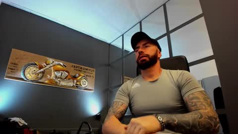 Snapshot of arongrant chatting on December 2024 09:43:02 AM AronGrant online show from December 2024 09:43:02 AM