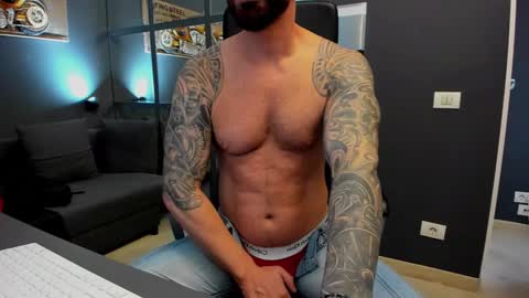 Snapshot of arongrant chatting on December 2024 11:04:02 AM AronGrant online show from December 2024 11:04:02 AM