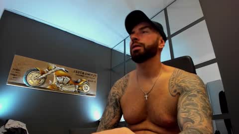 Snapshot of arongrant chatting on December 2024 08:58:01 AM AronGrant online show from December 2024 08:58:01 AM