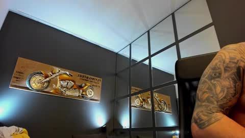 Snapshot of arongrant chatting on December 2024 08:20:01 AM AronGrant online show from December 2024 08:20:01 AM