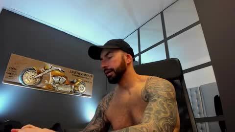 Snapshot of arongrant chatting on December 2024 09:04:01 AM AronGrant online show from December 2024 09:04:01 AM