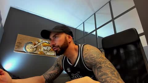 Snapshot of arongrant chatting on December 2024 10:13:01 AM AronGrant online show from December 2024 10:13:01 AM