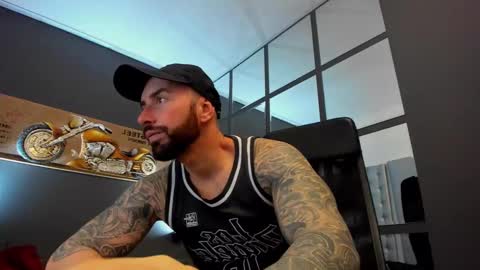 Snapshot of arongrant chatting on December 2024 08:33:02 AM AronGrant online show from December 2024 08:33:02 AM