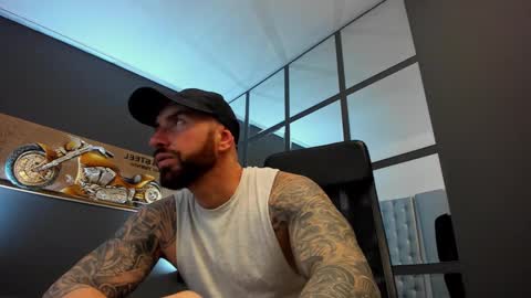 Snapshot of arongrant chatting on December 2024 06:24:02 AM AronGrant online show from December 2024 06:24:02 AM