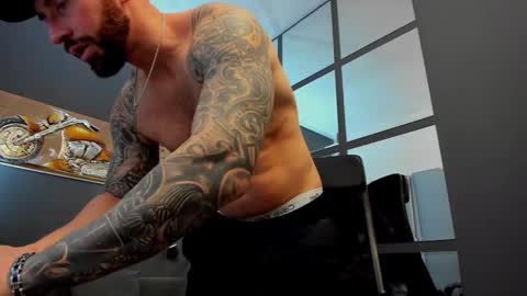 Snapshot of arongrant chatting on December 2024 08:10:02 AM AronGrant online show from December 2024 08:10:02 AM