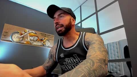 Snapshot of arongrant chatting on January 2025 01:04:02 PM AronGrant online show from January 2025 01:04:02 PM