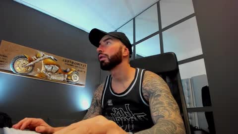 Snapshot of arongrant chatting on January 2025 08:46:02 AM AronGrant online show from January 2025 08:46:02 AM