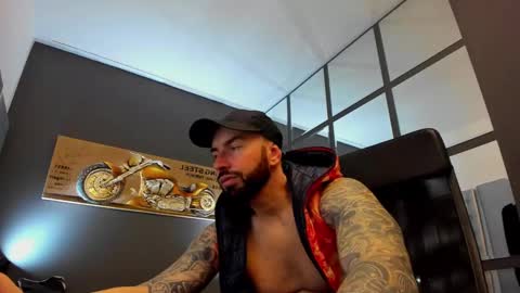 Snapshot of arongrant chatting on January 2025 09:07:01 AM AronGrant online show from January 2025 09:07:01 AM