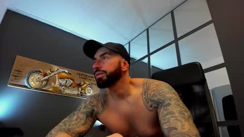 Snapshot of arongrant chatting on January 2025 05:48:02 AM AronGrant online show from January 2025 05:48:02 AM