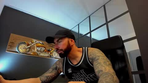 Snapshot of arongrant chatting on January 2025 09:02:01 AM AronGrant online show from January 2025 09:02:01 AM