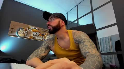 Snapshot of arongrant chatting on January 2025 09:03:01 AM AronGrant online show from January 2025 09:03:01 AM