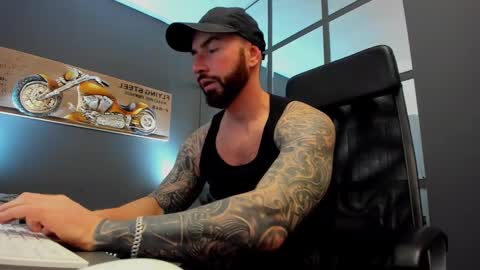 Snapshot of arongrant chatting on January 2025 09:24:02 AM AronGrant online show from January 2025 09:24:02 AM