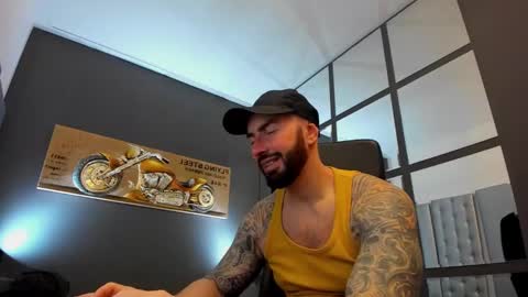 Snapshot of arongrant chatting on January 2025 09:26:01 AM AronGrant online show from January 2025 09:26:01 AM