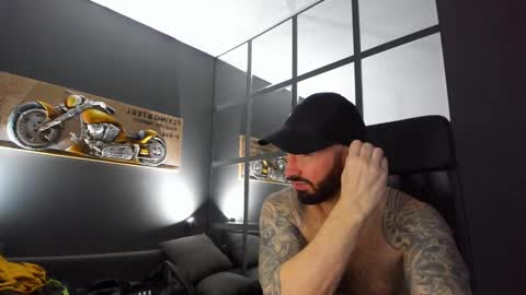 Snapshot of arongrant chatting on January 2025 08:25:01 AM AronGrant online show from January 2025 08:25:01 AM