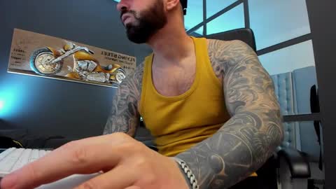 Snapshot of arongrant chatting on February 2025 08:29:01 AM AronGrant online show from February 2025 08:29:01 AM