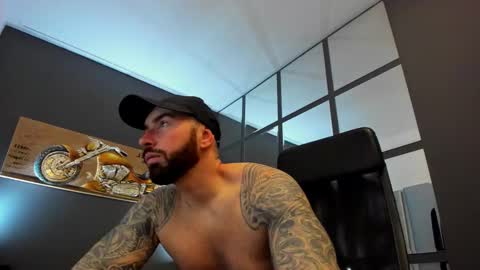 Snapshot of arongrant chatting on February 2025 08:24:01 AM AronGrant online show from February 2025 08:24:01 AM