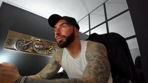 Snapshot of arongrant chatting on February 2025 09:10:01 AM AronGrant online show from February 2025 09:10:01 AM