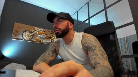 Snapshot of arongrant chatting on February 2025 09:24:02 AM AronGrant online show from February 2025 09:24:02 AM