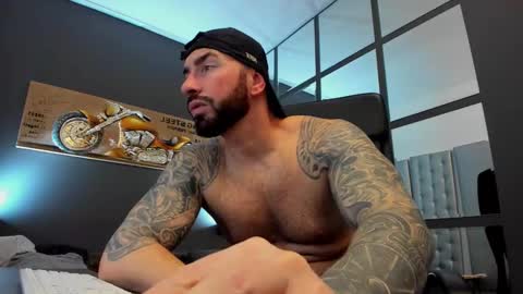 Snapshot of arongrant chatting on February 2025 08:44:02 AM AronGrant online show from February 2025 08:44:02 AM