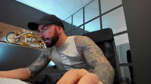 Snapshot of arongrant chatting on February 2025 10:16:01 AM AronGrant online show from February 2025 10:16:01 AM