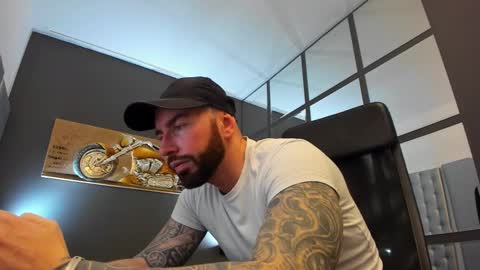 Snapshot of arongrant chatting on February 2025 09:32:01 AM AronGrant online show from February 2025 09:32:01 AM