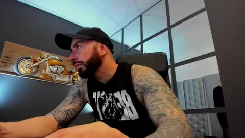 Snapshot of arongrant chatting on February 2025 09:32:02 AM AronGrant online show from February 2025 09:32:02 AM