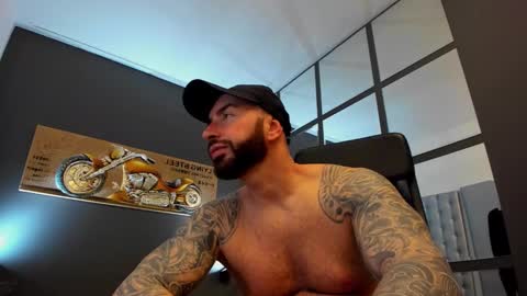 Snapshot of arongrant chatting on February 2025 10:52:01 AM AronGrant online show from February 2025 10:52:01 AM