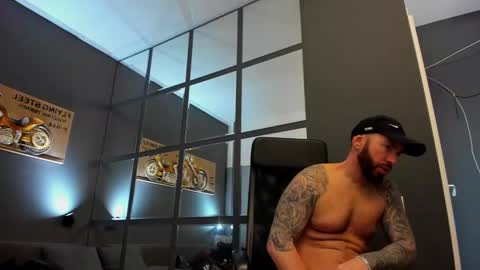 Snapshot of arongrant chatting on March 2025 12:16:01 PM AronGrant online show from March 2025 12:16:01 PM