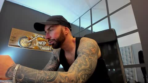 Snapshot of arongrant chatting on March 2025 09:40:01 AM AronGrant online show from March 2025 09:40:01 AM