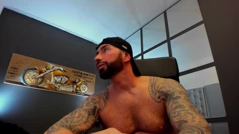 Snapshot of arongrant chatting on March 2025 01:28:01 PM AronGrant online show from March 2025 01:28:01 PM