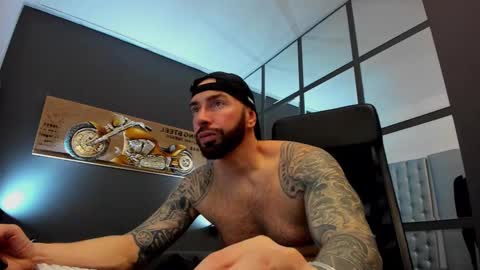 Snapshot of arongrant chatting on March 2025 08:10:02 AM AronGrant online show from March 2025 08:10:02 AM