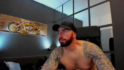 Snapshot of arongrant chatting on March 2025 12:31:02 PM AronGrant online show from March 2025 12:31:02 PM