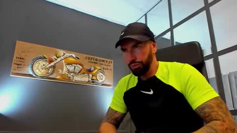 Snapshot of arongrant chatting on September 2025 08:58:02 AM AronGrant online show from September 2025 08:58:02 AM