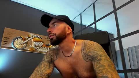 Snapshot of arongrant chatting on September 2025 08:58:02 AM AronGrant online show from September 2025 08:58:02 AM