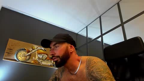 Snapshot of arongrant chatting on September 2025 08:58:02 AM AronGrant online show from September 2025 08:58:02 AM