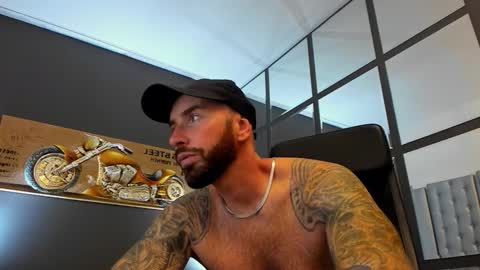 Snapshot of arongrant chatting on September 2025 10:04:02 AM AronGrant online show from September 2025 10:04:02 AM