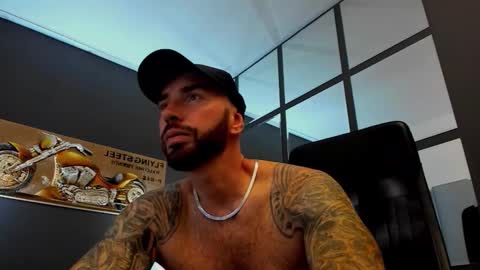 Snapshot of arongrant chatting on September 2025 08:48:01 AM AronGrant online show from September 2025 08:48:01 AM