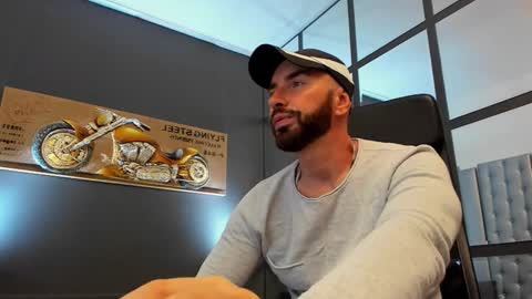 Snapshot of arongrant chatting on September 2025 09:54:02 AM AronGrant online show from September 2025 09:54:02 AM