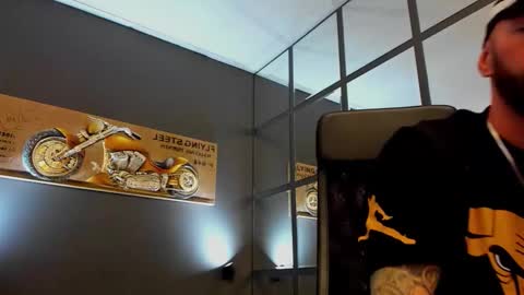 Snapshot of arongrant chatting on September 2025 08:37:02 AM AronGrant online show from September 2025 08:37:02 AM