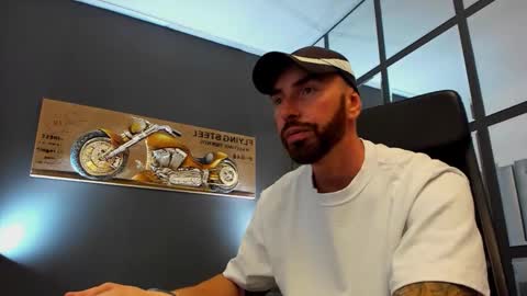 Snapshot of arongrant chatting on September 2025 09:55:01 AM AronGrant online show from September 2025 09:55:01 AM