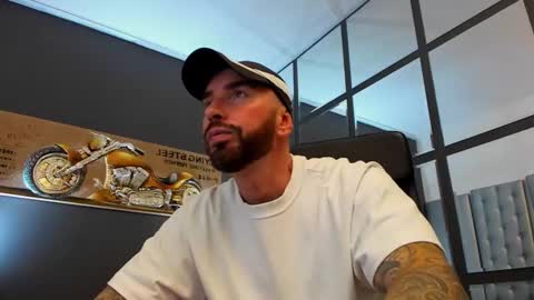 Snapshot of arongrant chatting on September 2025 10:40:01 AM AronGrant online show from September 2025 10:40:01 AM